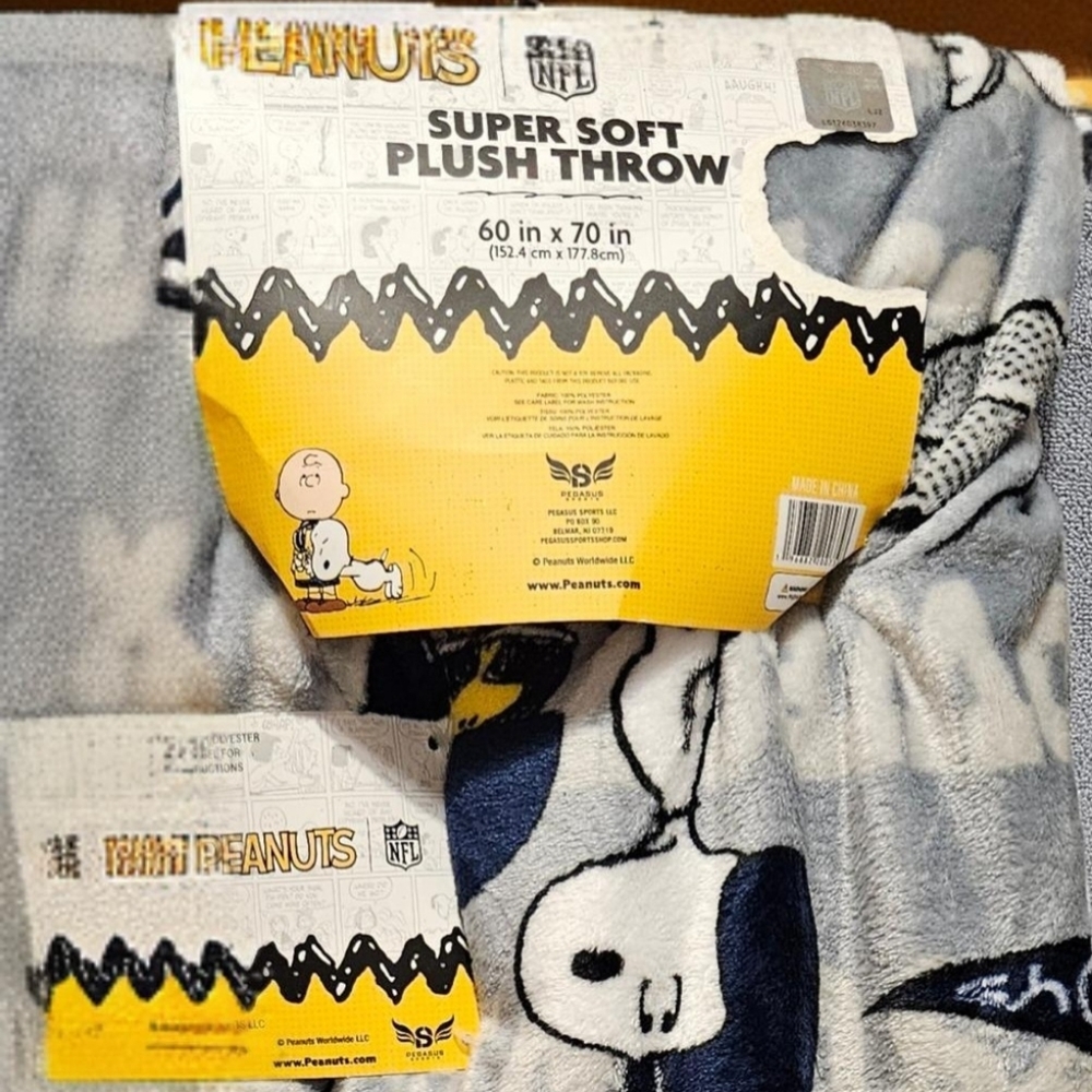 New! Peanuts Dallas Cowboys Gray Blue Black Plush Throw Blanket 60-in x 70-in
